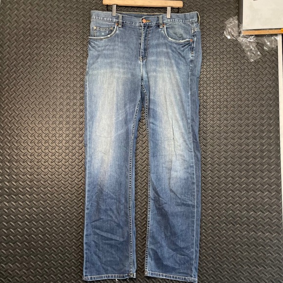 Tommy Bahama Denim Standard Blue Light Washed Jeans Men's Size 36X34 Casual Wear - Picture 1 of 9